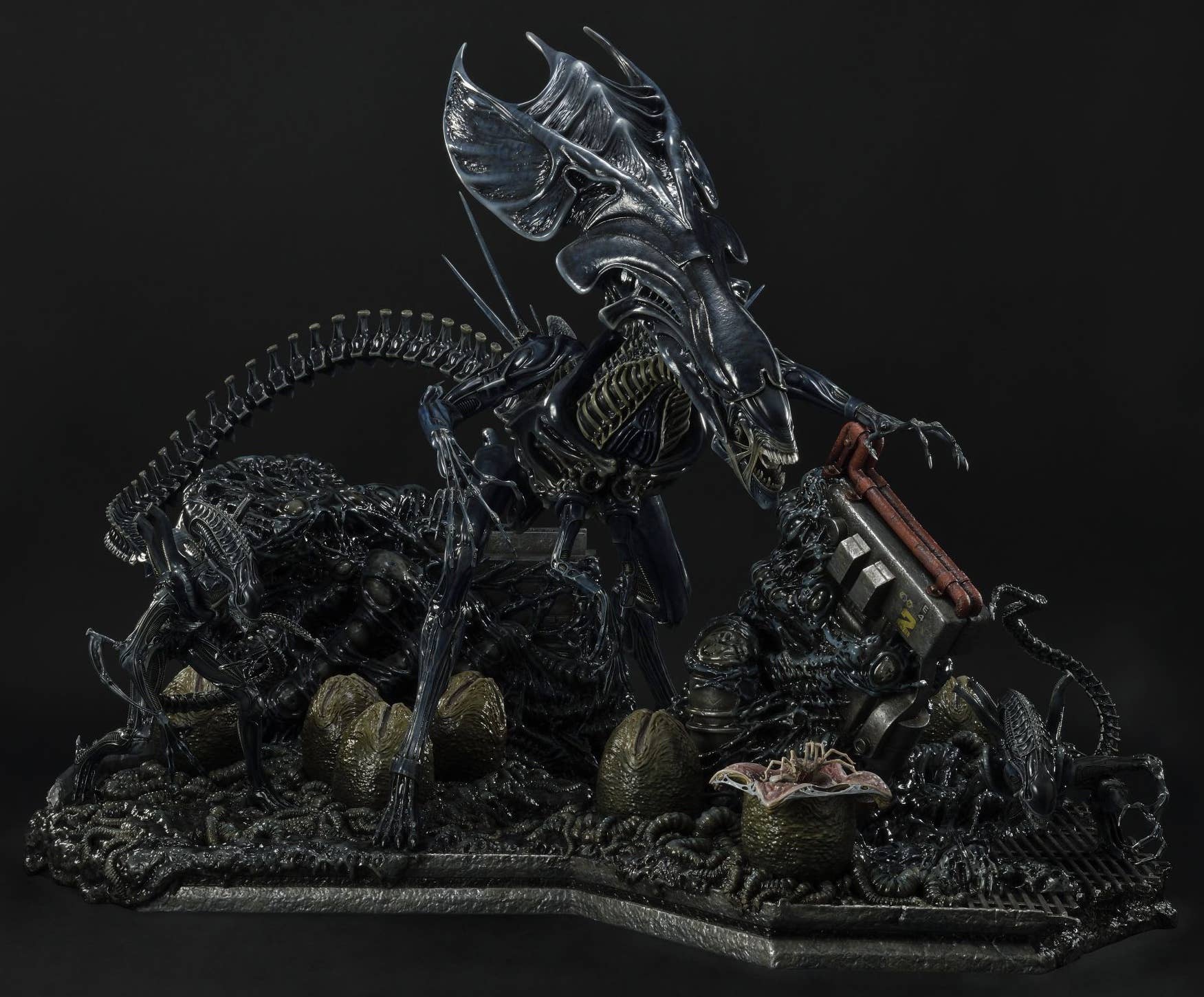 Prime 1 Studio Premium Masterline Aliens (Comics) Queen Alien Battle Diorama | 4582535944838