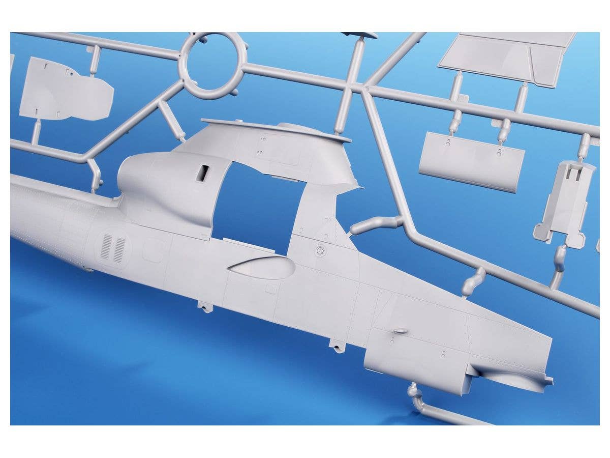 Special Hobby 1/32 AH-1G Cobra ‘Marines/Us Navy’ Hi-Tech Kit | 8594071088712