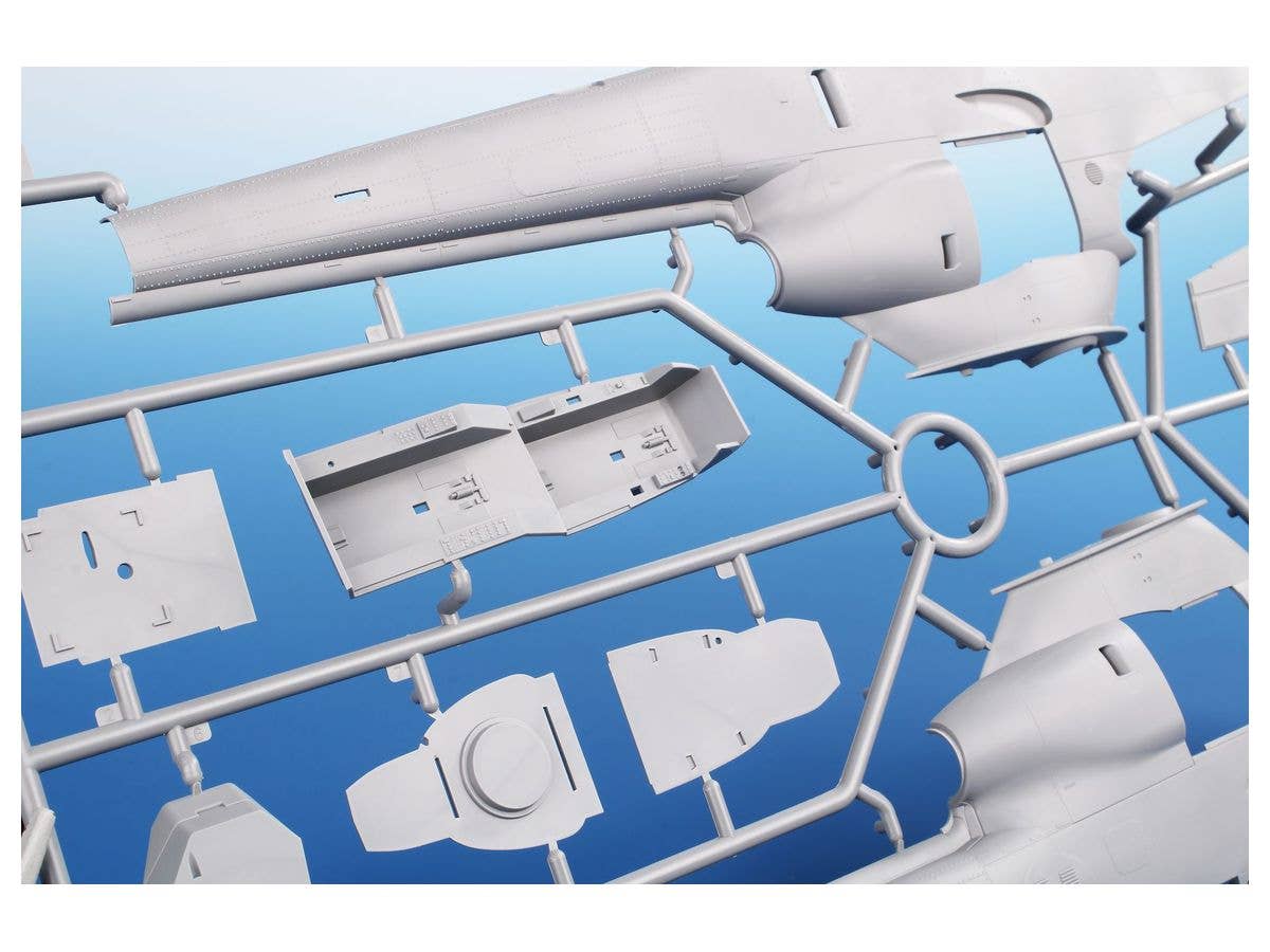 Special Hobby 1/32 AH-1G Cobra ‘Marines/Us Navy’ Hi-Tech Kit | 8594071088712