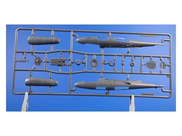 Special Hobby 1/72 Heinkel He 162 Spatz | 8594071087371