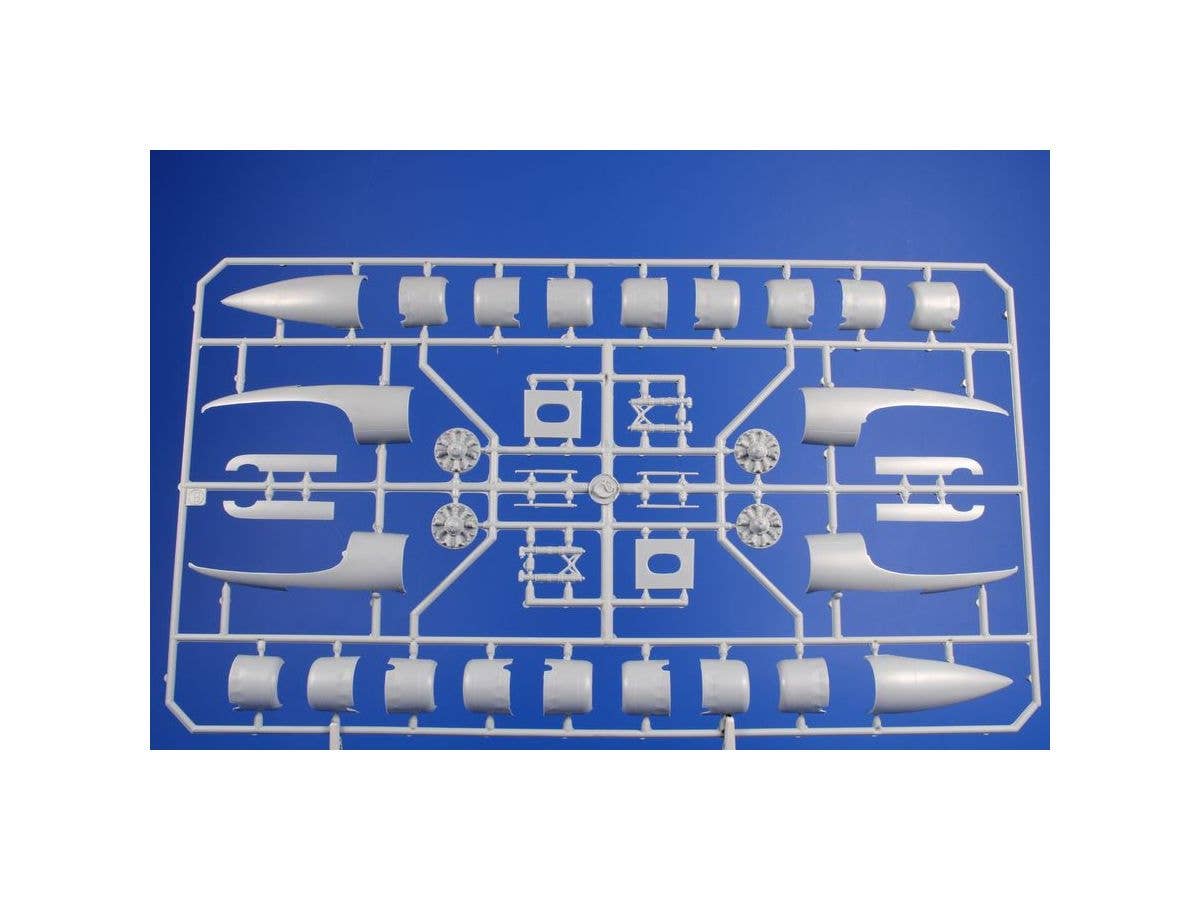 Special Hobby 1/72 Piaggio P.108B | 8594071087357