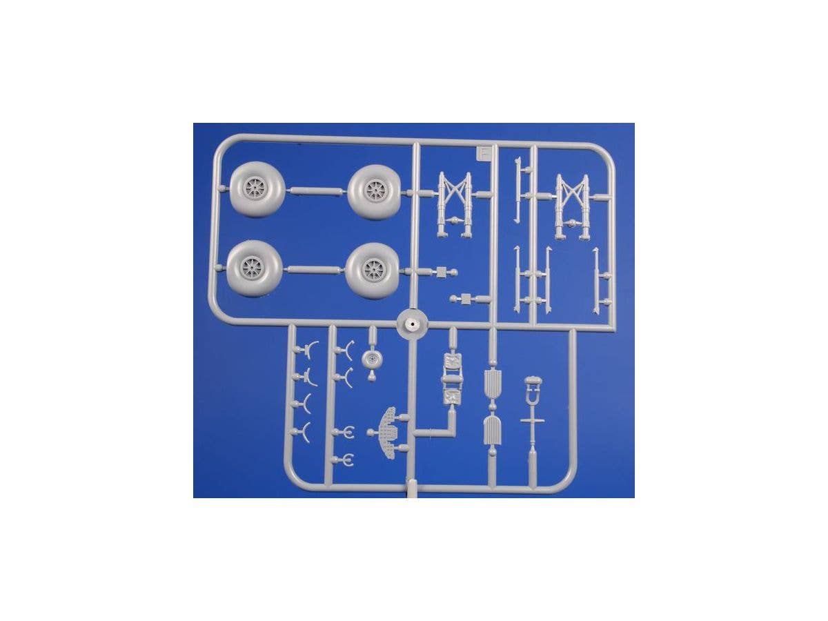 Special Hobby 1/72 Piaggio P.108B | 8594071087357