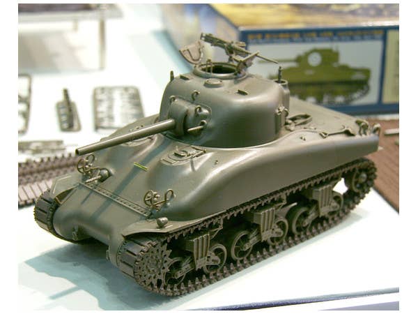 Asuka 1/35 U.S. Medium Tank M4A1 Sherman (Mid Production) | 4571229090609