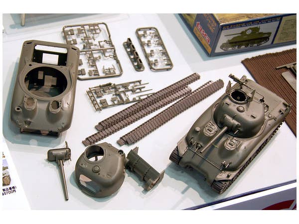 Asuka 1/35 U.S. Medium Tank M4A1 Sherman (Mid Production) | 4571229090609