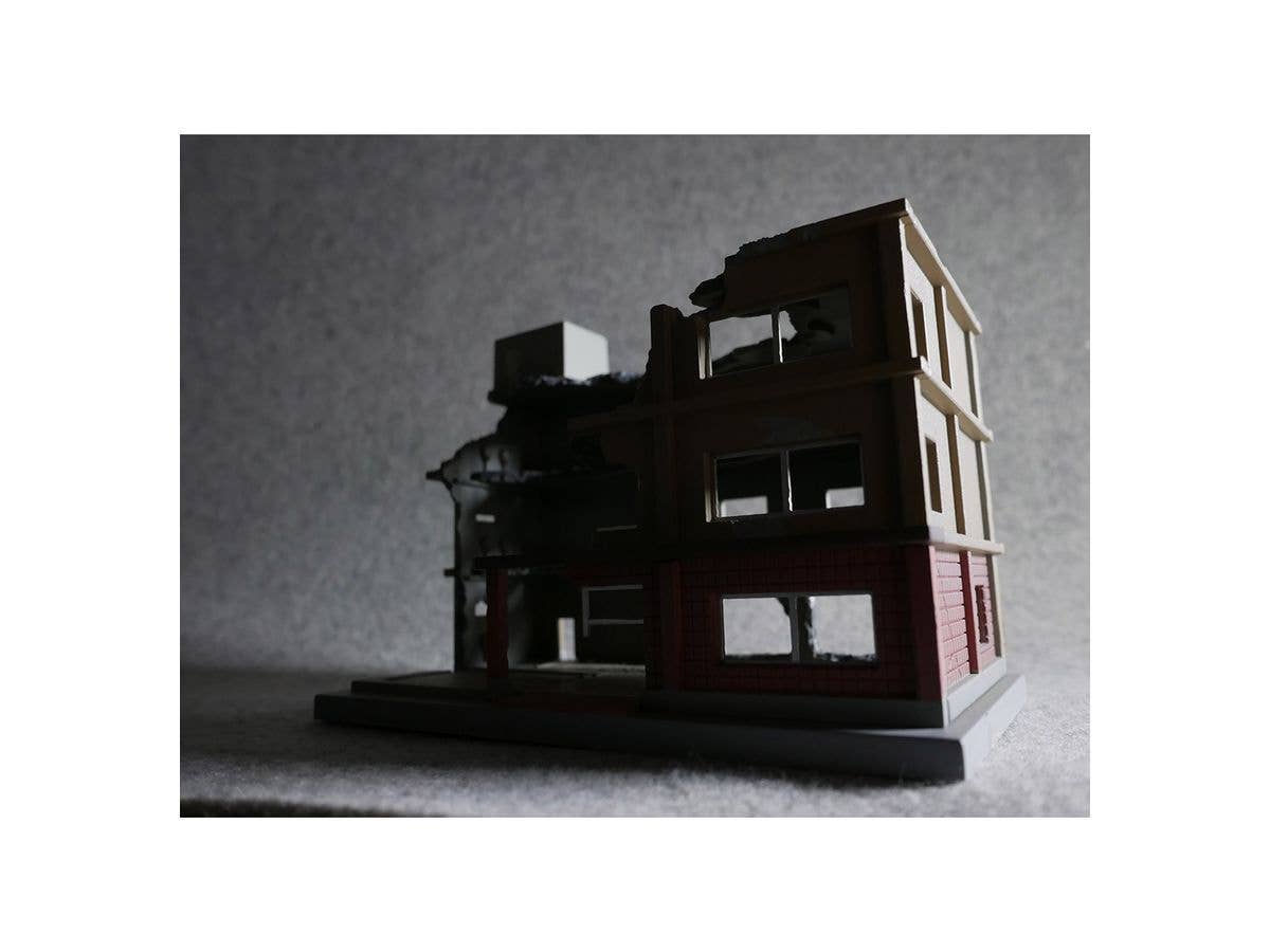 TomyTec DCM03 1/144 Dio Com Destroyed Building B | 4543736311867