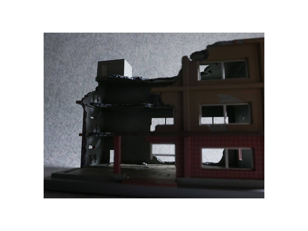 TomyTec DCM03 1/144 Dio Com Destroyed Building B | 4543736311867
