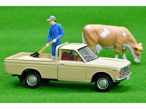 Tomica Limited Vintage 1/64 LV-195D Datsun 1300 Truck Light Brown With Figures | 4543736318361