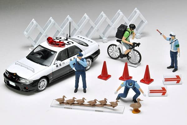 TomyTec Diocolle 64 1/64 #Car Snap 16a Police with 4 figures | 4543736321590