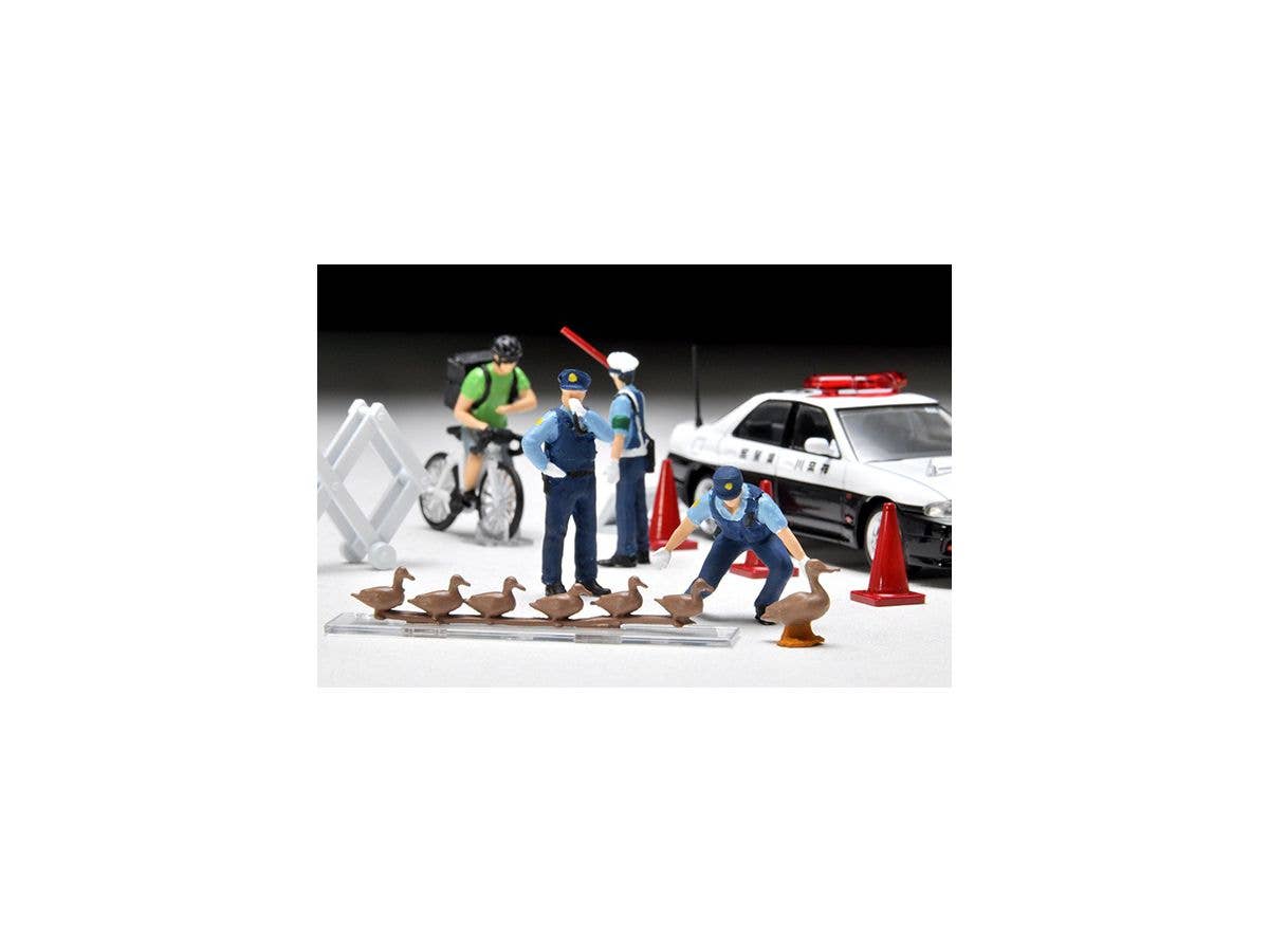 TomyTec Diocolle 64 1/64 #Car Snap 16a Police with 4 figures | 4543736321590