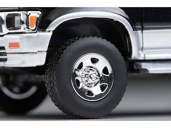 Tomica 1/64 Limited Vintage LV-N255c Hilux 4WD Pick Up Double Cab SSR-X Black/Silver 95 | 4543736324652