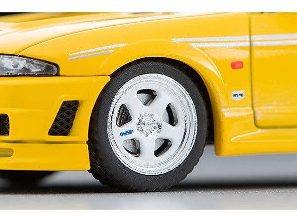 Tomica Limited Vintage 1/64 LV-N305a Nismo 400R Yellow | 4543736325017