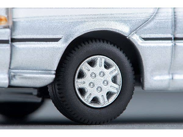 Tomica Limited Vintage NEO 1/64 LV-N216d HiAce Super Custom G White and Silver 2001 | 4543736330790