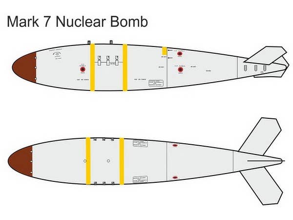 Valom 1/72 N.A. RB-45C Tornado + Mark 7 nuclear bomb | 8594054291221