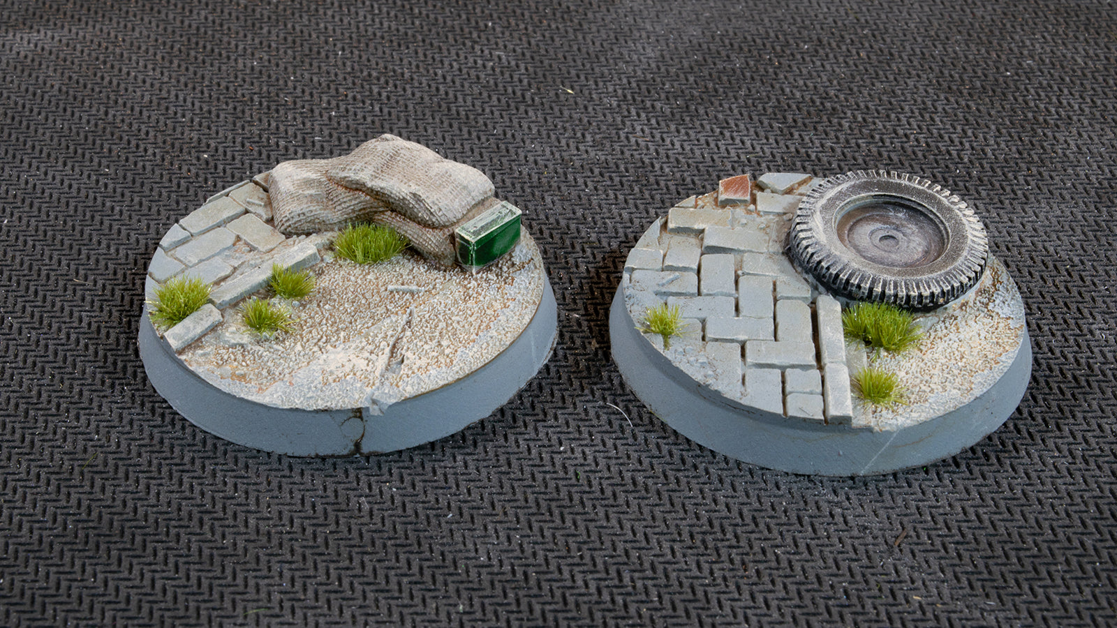 Gamers Grass Battle Ready Bases - Urban Warfare - Round 40mm (x5) | 738956789365