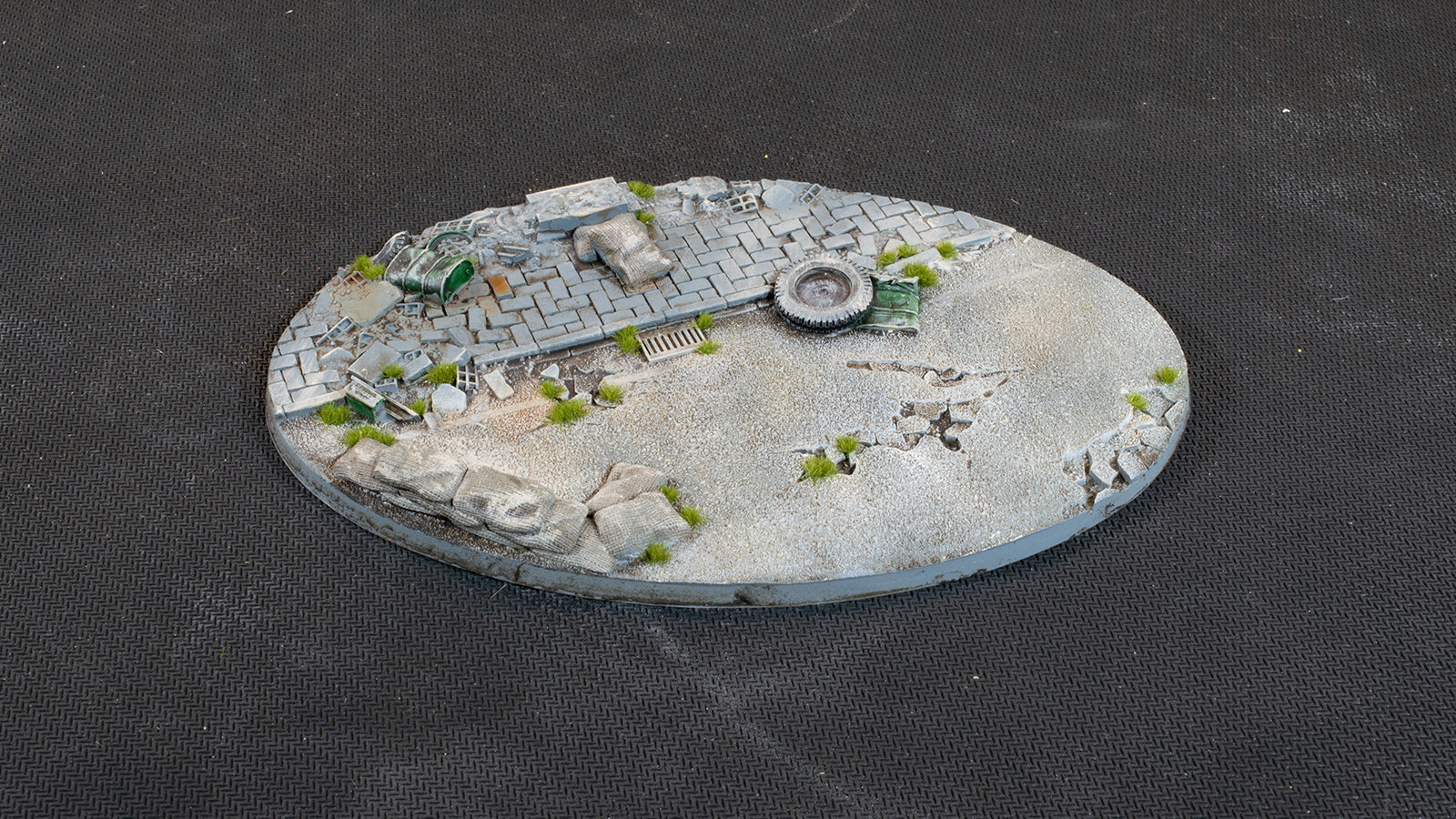 Gamers Grass Battle Ready Bases - Urban Warfare - Oval 170mm (x1) | 738956789457