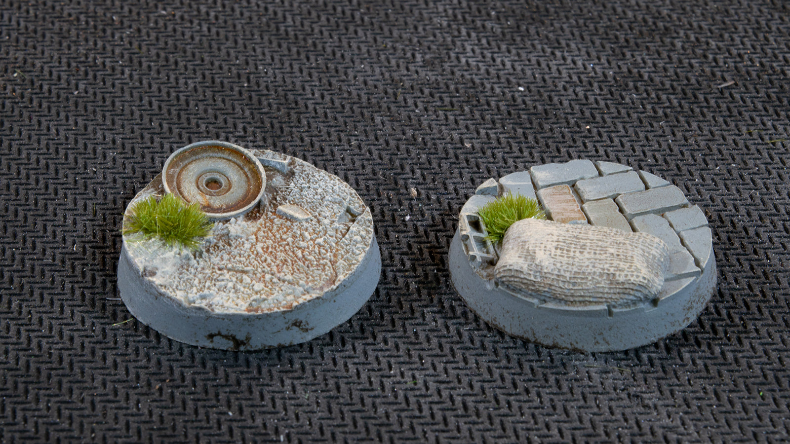 Gamers Grass Battle Ready Bases - Urban Warfare - Round 25mm (x10) | 738956789341