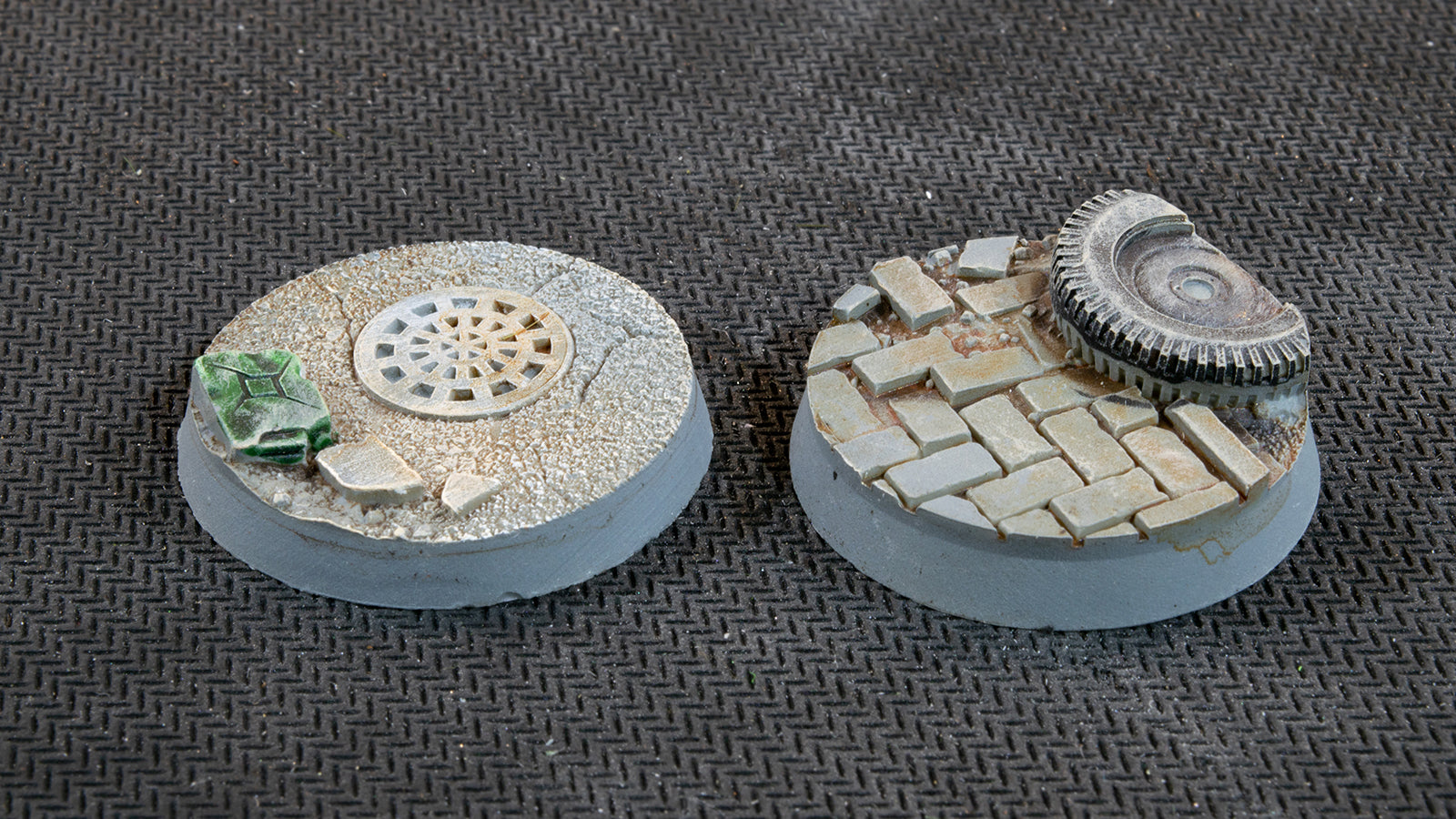 Gamers Grass Battle Ready Bases - Urban Warfare - Round 32mm (x8) | 738956789358