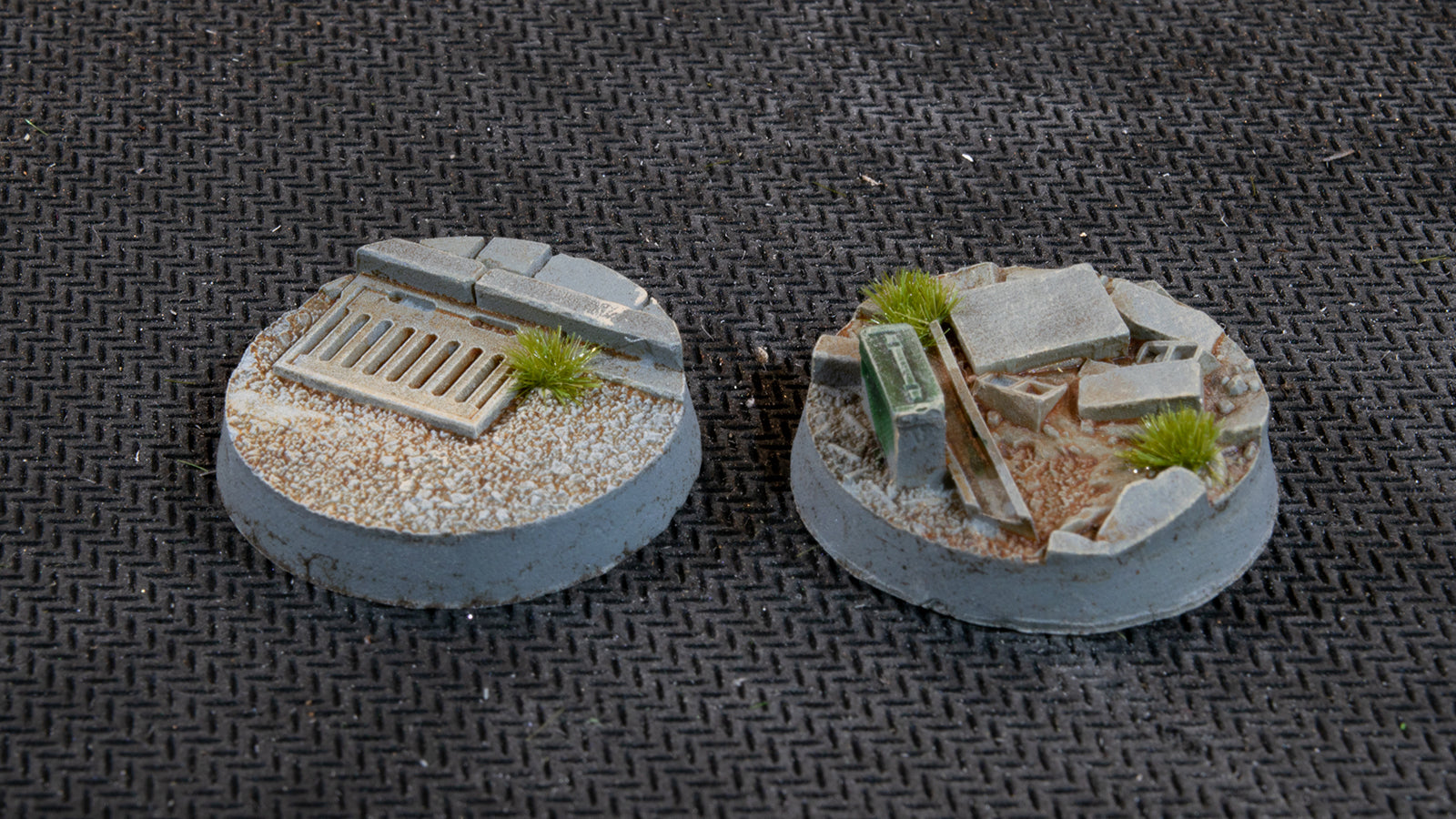 Gamers Grass Battle Ready Bases - Urban Warfare - Round 25mm (x10) | 738956789341