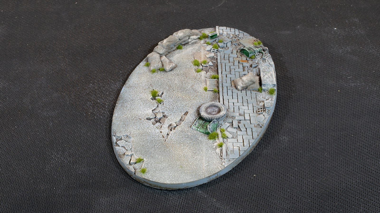 Gamers Grass Battle Ready Bases - Urban Warfare - Oval 170mm (x1) | 738956789457