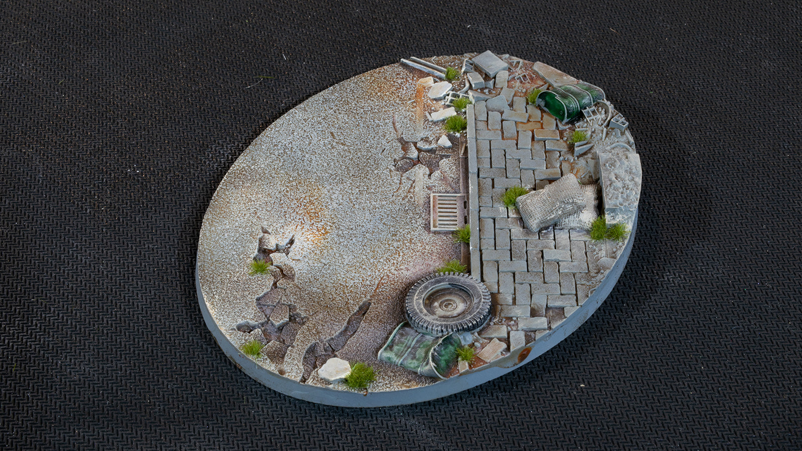 Gamers Grass Battle Ready Bases - Urban Warfare - Oval 120mm (x1) | 738956789440