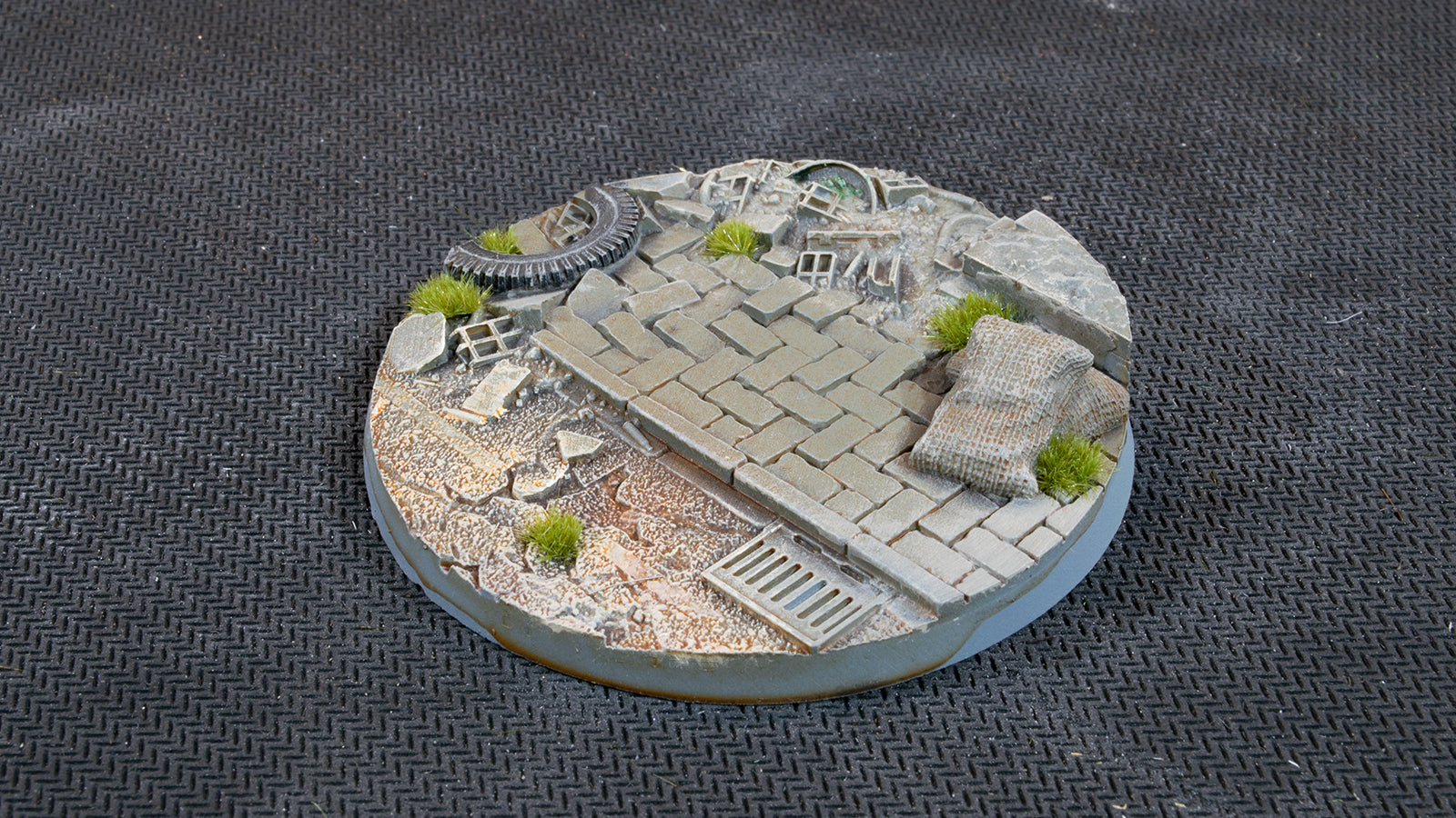 Gamers Grass Battle Ready Bases - Urban Warfare - Round 60mm (x2) | 738956789389