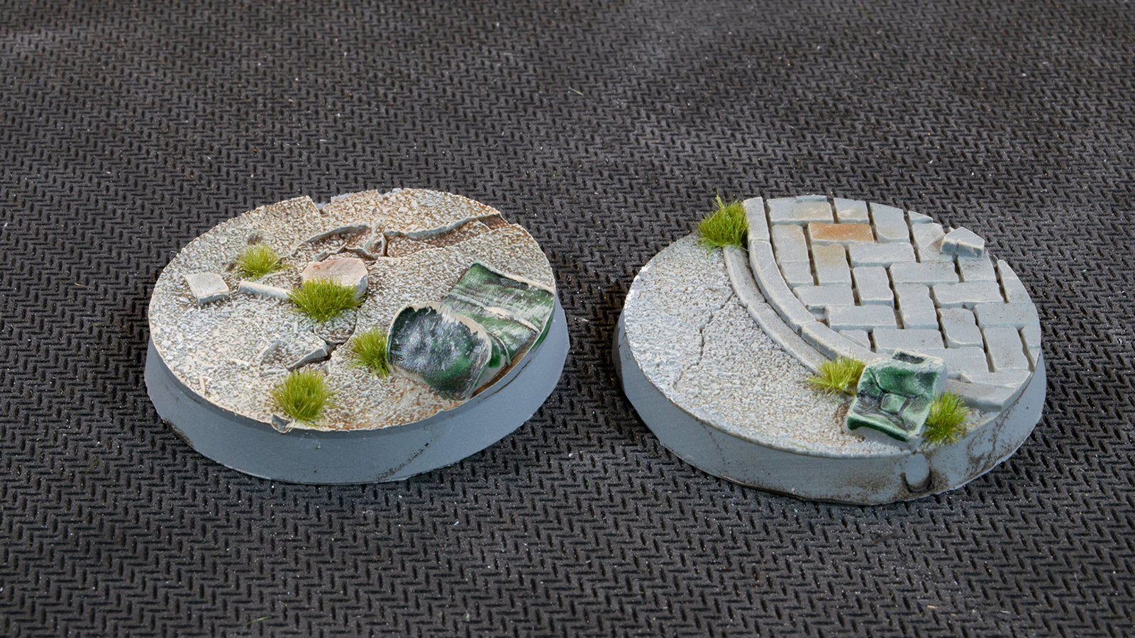 Gamers Grass Battle Ready Bases - Urban Warfare - Round 40mm (x5) | 738956789365