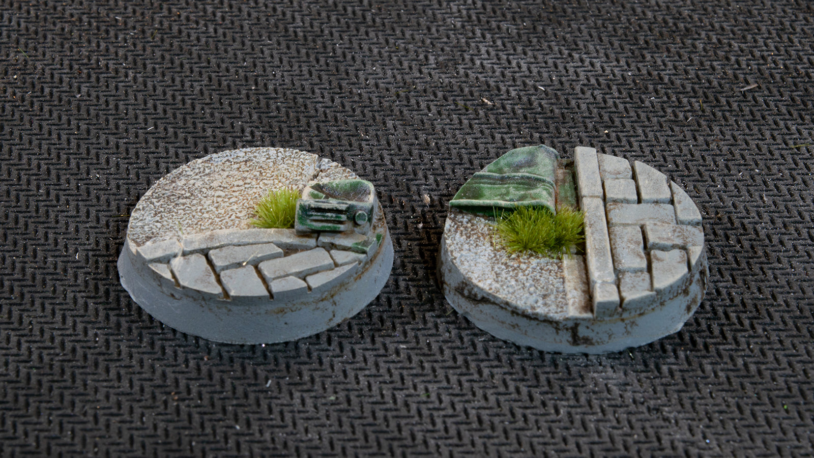 Gamers Grass Battle Ready Bases - Urban Warfare - Round 25mm (x10) | 738956789341