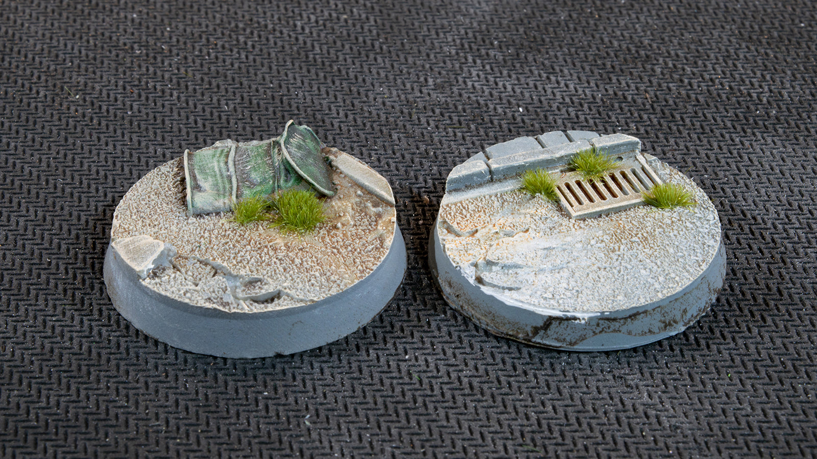 Gamers Grass Battle Ready Bases - Urban Warfare - Round 32mm (x8) | 738956789358