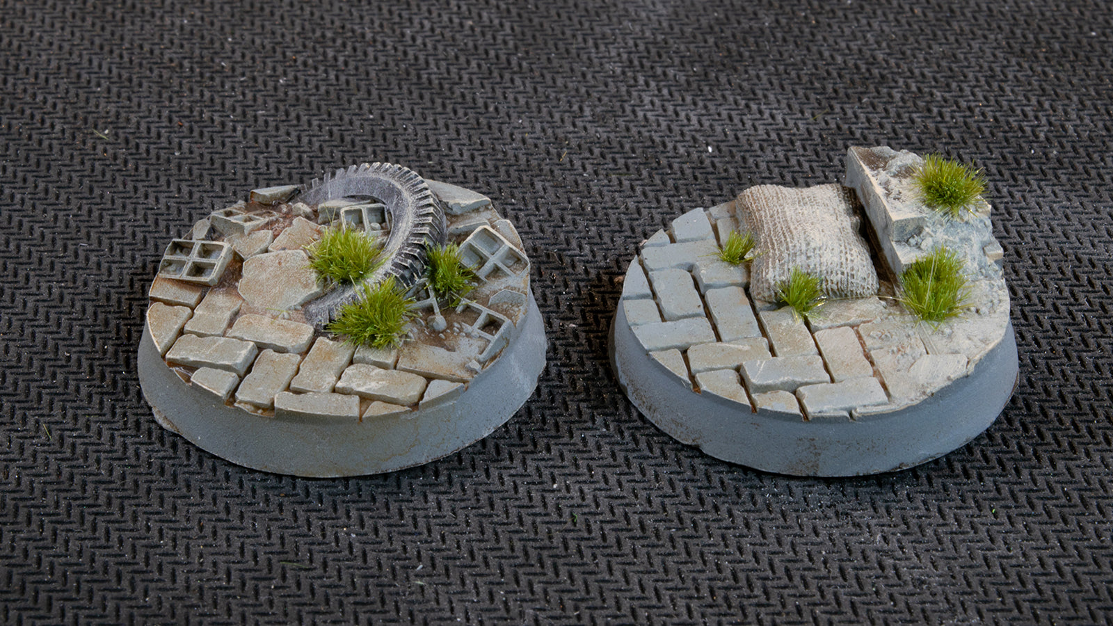 Gamers Grass Battle Ready Bases - Urban Warfare - Round 32mm (x8) | 738956789358