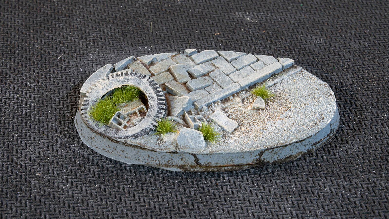 Gamers Grass Battle Ready Bases - Urban Warfare - Oval 60mm (x4) | 738956789402