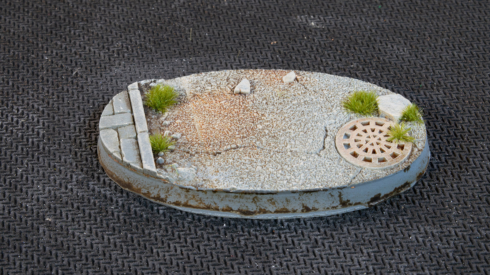Gamers Grass Battle Ready Bases - Urban Warfare - Oval 60mm (x4) | 738956789402