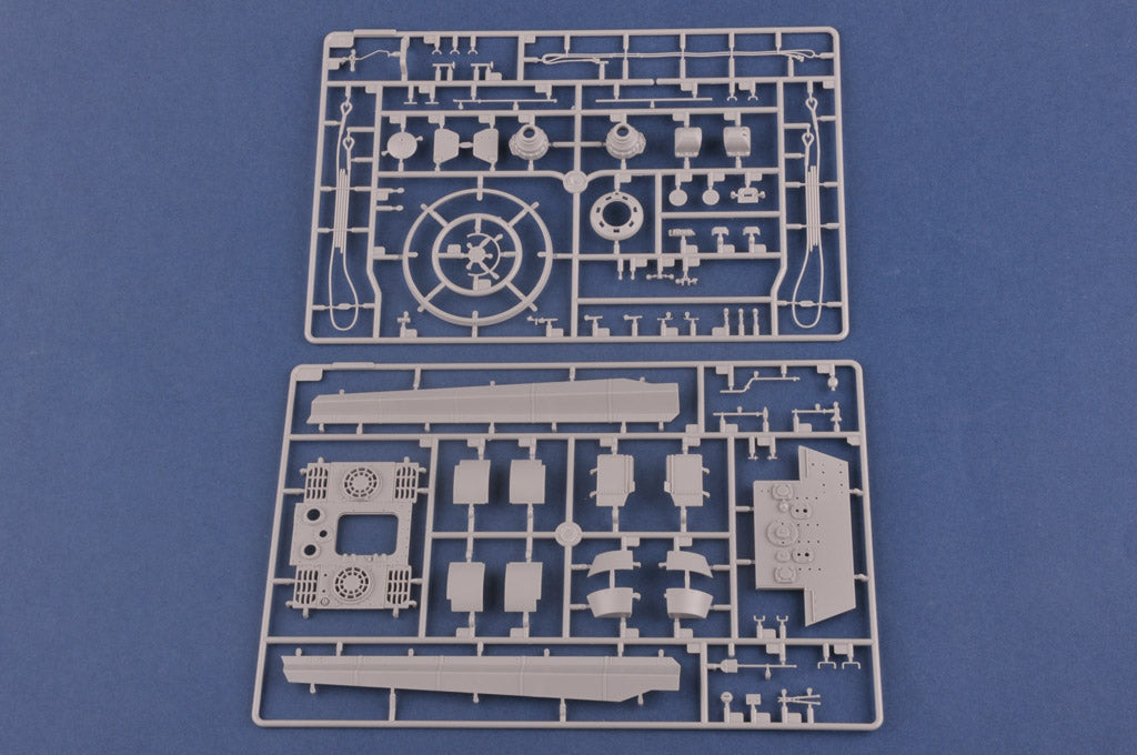 Hobby Boss 1/35 Pz.Kpfw.VI Sd.Kfz.182 Tiger II (Henschel July. 1945 Production) | 6939319245335