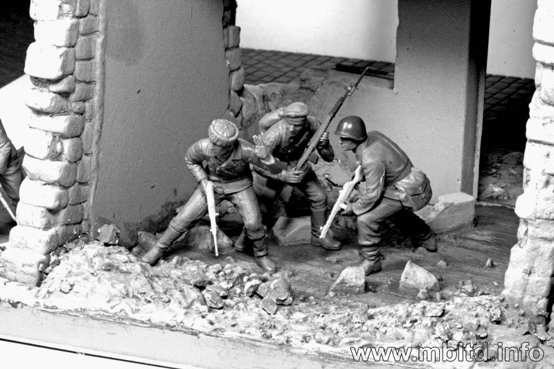 MASTER BOX 1/35 Who's that, German Mountain Troops & Soviet Marines, spring 1943 | 4820113080180
