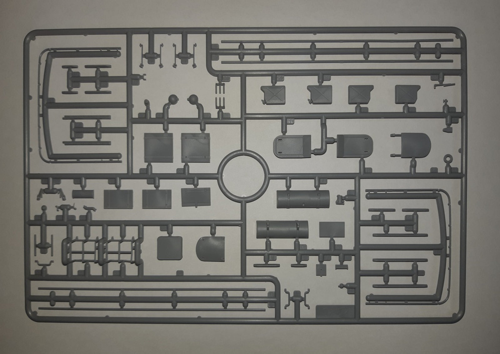 ICM 1/35 Model W.O.T. 6, WWII British Truck (100% new molds) | 4823044405114