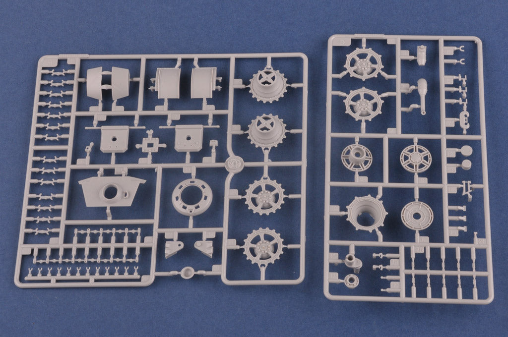 Hobby Boss 1/35 Pz.Kpfw.VI Sd.Kfz.182 Tiger II (Henschel July. 1945 Production) | 6939319245335