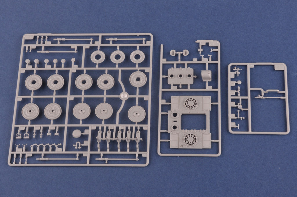 Hobby Boss 1/35 Pz.Kpfw.VI Sd.Kfz.182 Tiger II (Henschel July. 1945 Production) | 6939319245335