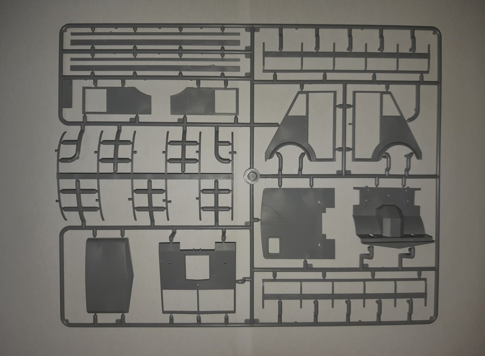 ICM 1/35 Lastkraftwagen 3,5 t AHN with German Drivers | 4823044405923