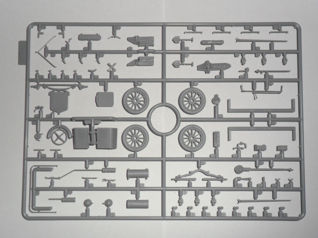 ICM 1/35 Model T 1917 Ambulance with US Medical Personnel | 4823044404506