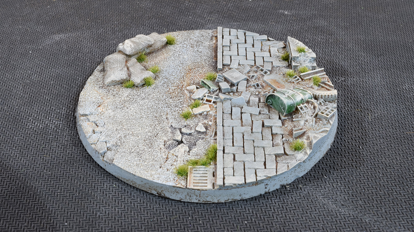 Gamers Grass Battle Ready Bases - Urban Warfare - Round 100mm (x1) | 738956789396
