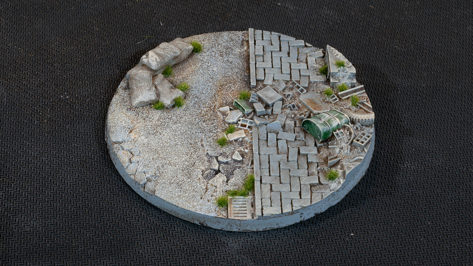 Gamers Grass Battle Ready Bases - Urban Warfare - Round 100mm (x1) | 738956789396