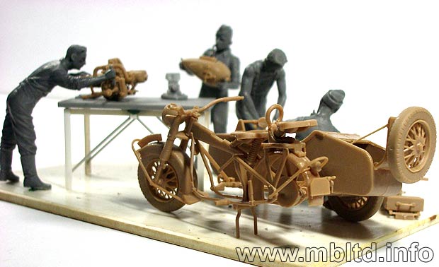 MASTER BOX 1/35 German Motorcycle Repair Crew | 4820113080159