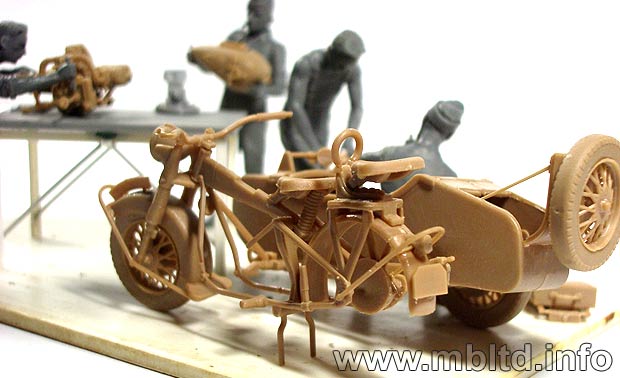MASTER BOX 1/35 German Motorcycle Repair Crew | 4820113080159