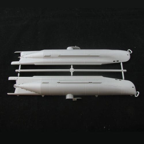 Bronco Models 1/35 German Seehund XXVII B/B5 Midget Submarine (2 in 1) | 4544032673826