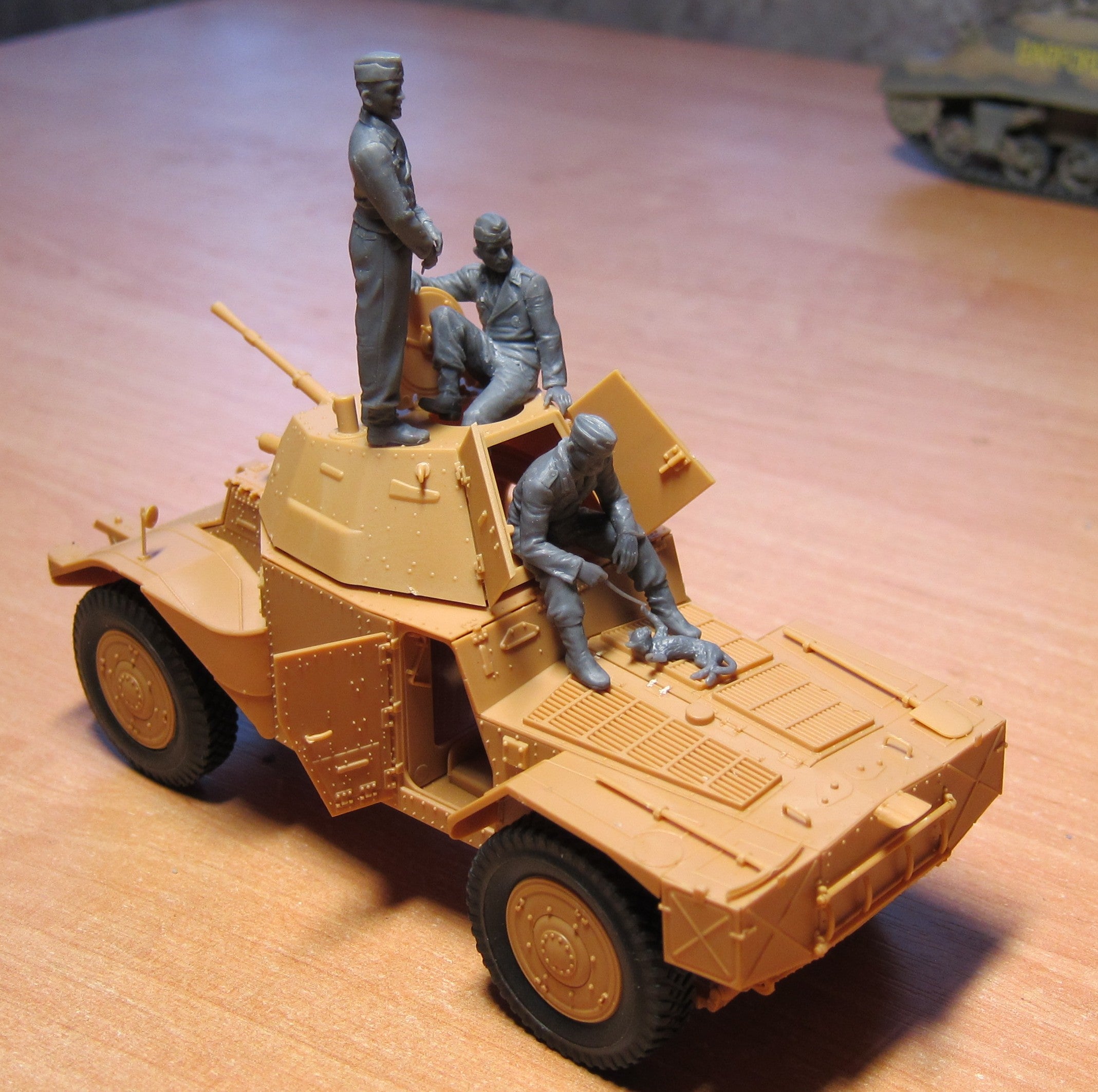 ICM 1/35 German Armoured Vehicle Crew (1941-1942) (4 figures and cat) | 4823044403981