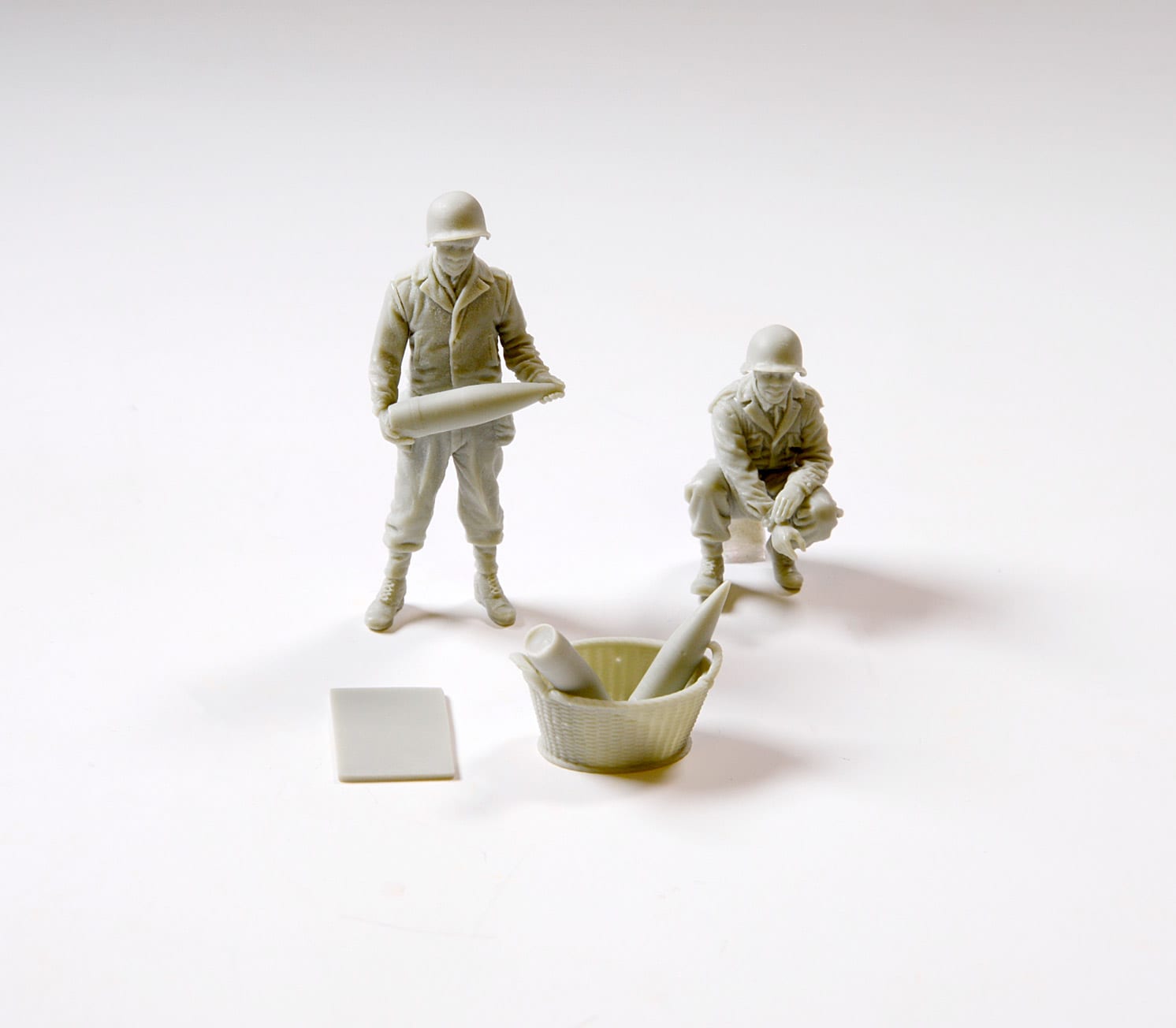 AK Interactive 1/35 WWII US Artillery Crew 'Easter Gifts' Plastic Model Kit | 8435568306141