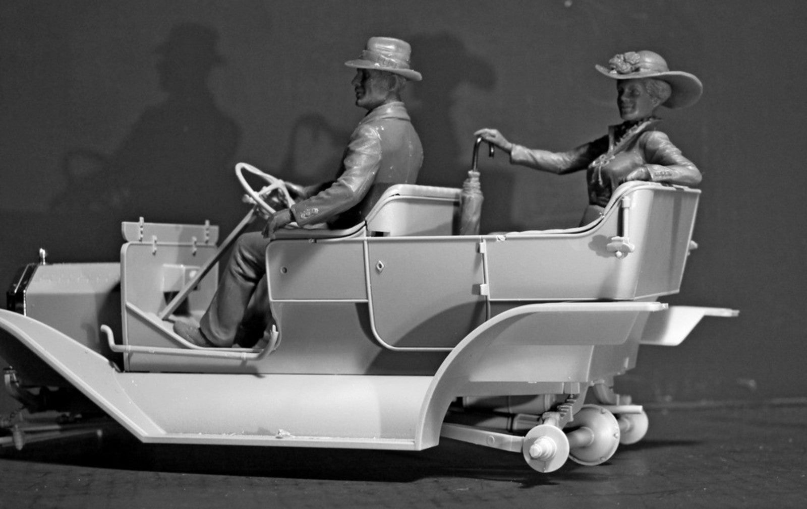 ICM 1/24 American Motorists (1910s) (1 male, 1 female figures) (100% new molds) | 4823044405619