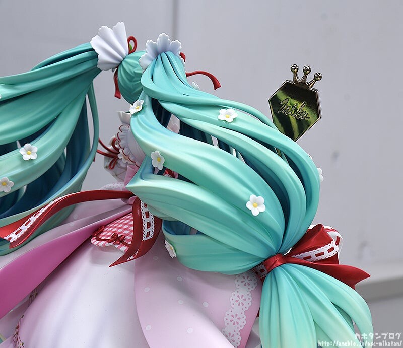 Good Smile Company Character Vocal Series 01: Hatsune Miku Series Miku 15th Anniversary Ver. 1/7 Scale Figure