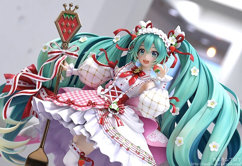 Good Smile Company Character Vocal Series 01: Hatsune Miku Series Miku 15th Anniversary Ver. 1/7 Scale Figure
