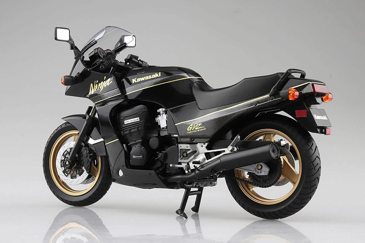 Aoshima 1/12 Kawasaki GPZ900R Black Gold | 4905083109229