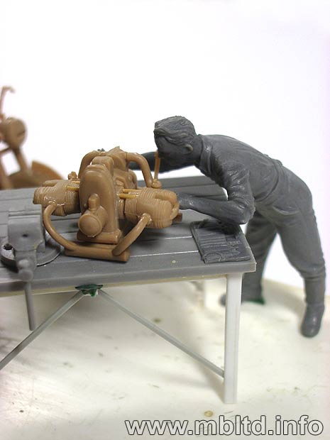 MASTER BOX 1/35 German Motorcycle Repair Crew | 4820113080159